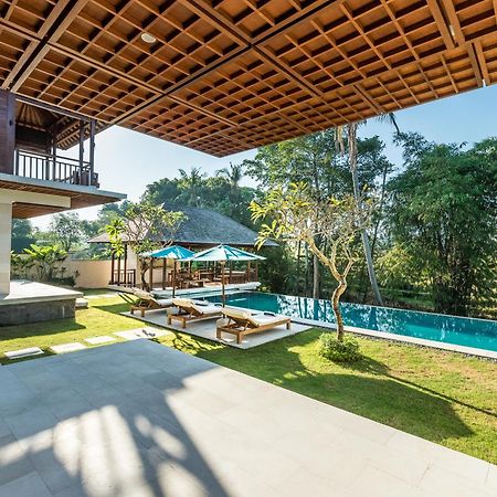 Villa Rusa Biru - Modern Villa With Private Pool And Cook In The Heart Of Berawa Canggu  Luaran gambar