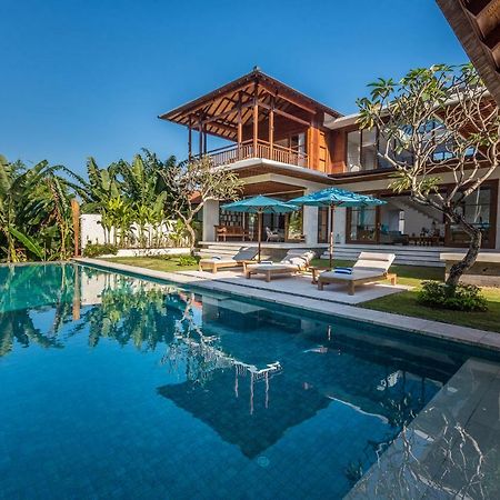 Villa Rusa Biru - Modern Villa With Private Pool And Cook In The Heart Of Berawa Canggu  Luaran gambar