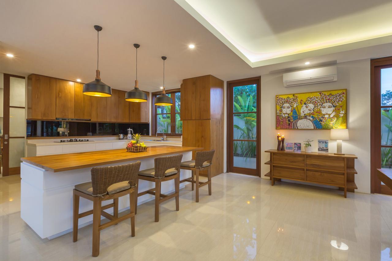 Villa Rusa Biru - Modern Villa With Private Pool And Cook In The Heart Of Berawa Canggu  Luaran gambar