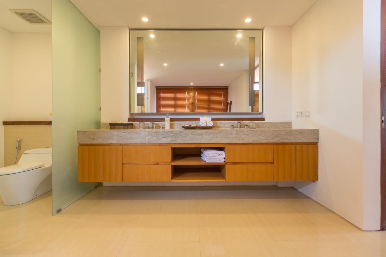 Villa Rusa Biru - Modern Villa With Private Pool And Cook In The Heart Of Berawa Canggu  Luaran gambar