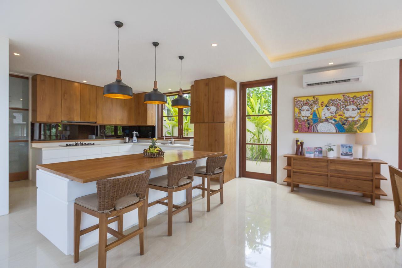 Villa Rusa Biru - Modern Villa With Private Pool And Cook In The Heart Of Berawa Canggu  Luaran gambar
