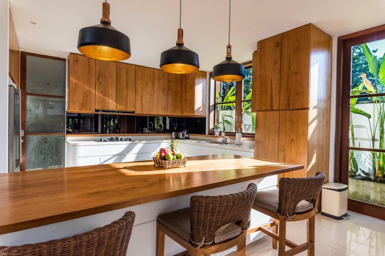 Villa Rusa Biru - Modern Villa With Private Pool And Cook In The Heart Of Berawa Canggu  Luaran gambar