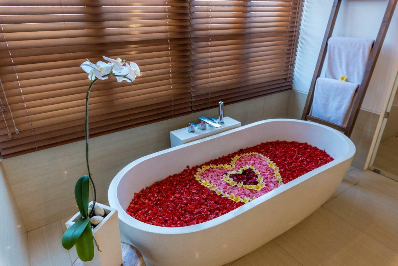 Villa Rusa Biru - Modern Villa With Private Pool And Cook In The Heart Of Berawa Canggu  Luaran gambar