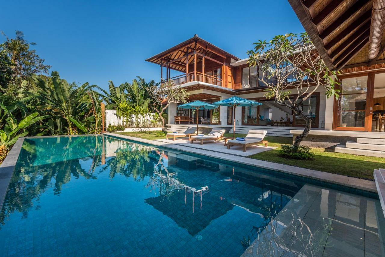 Villa Rusa Biru - Modern Villa With Private Pool And Cook In The Heart Of Berawa Canggu  Luaran gambar