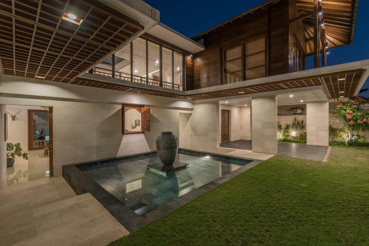 Villa Rusa Biru - Modern Villa With Private Pool And Cook In The Heart Of Berawa Canggu  Luaran gambar